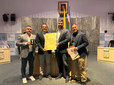 Colegio los Farallones Valle del Lili recibió condecoración por 50 años de servicio
