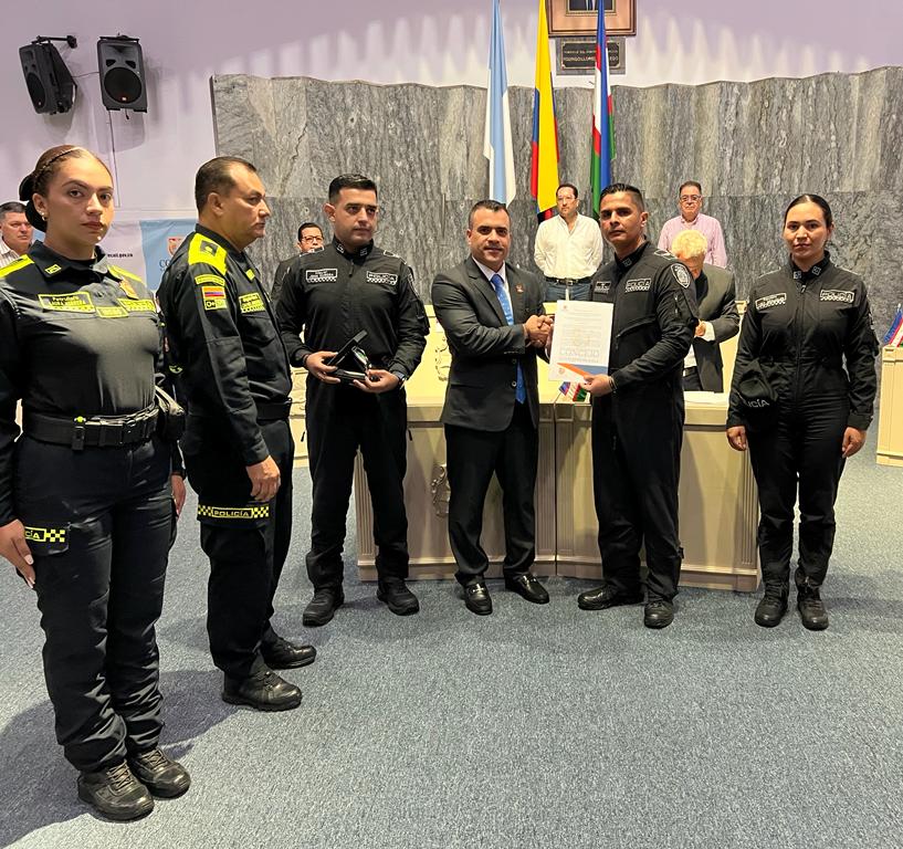 Concejo y gremios reconocieron 24 años a Unidad Nacional de Diálogo de la Policía